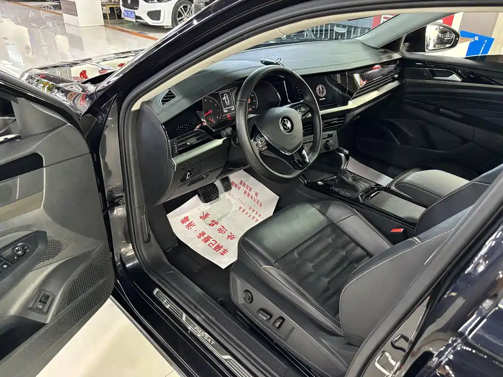 VOLKSWAGEN PASSAT 2021