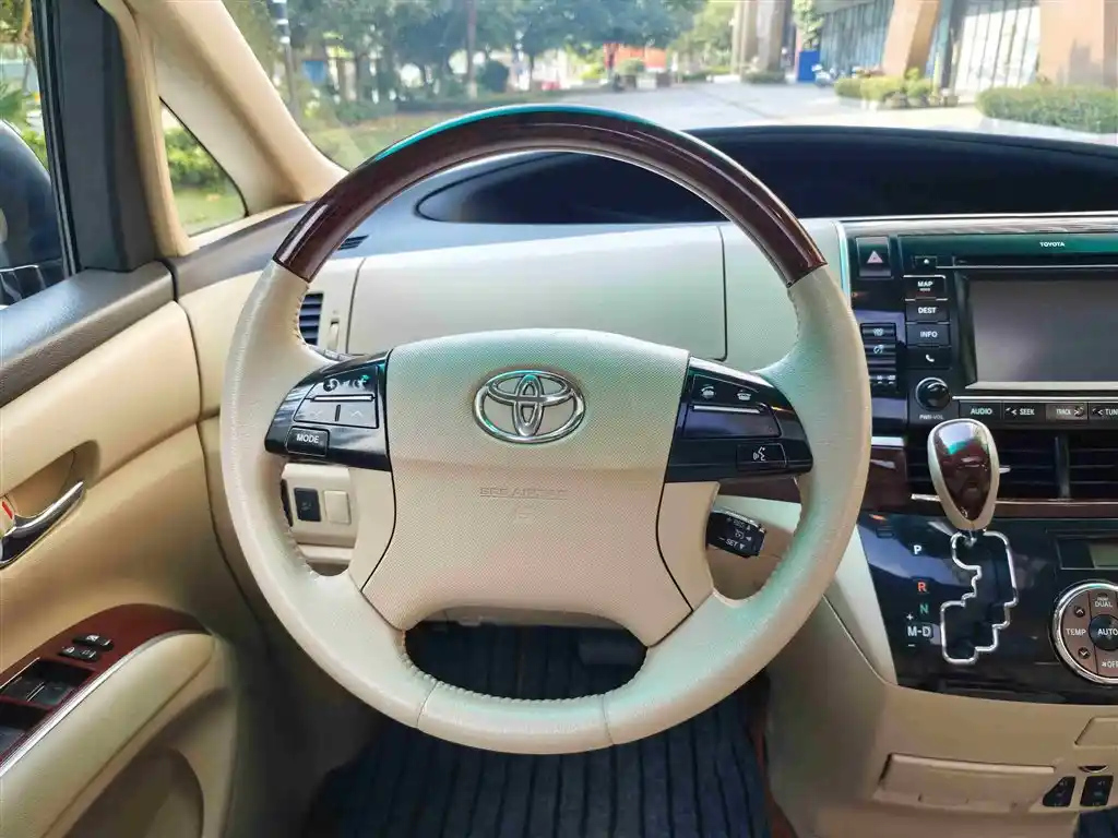 TOYOTA PREVIA 2012