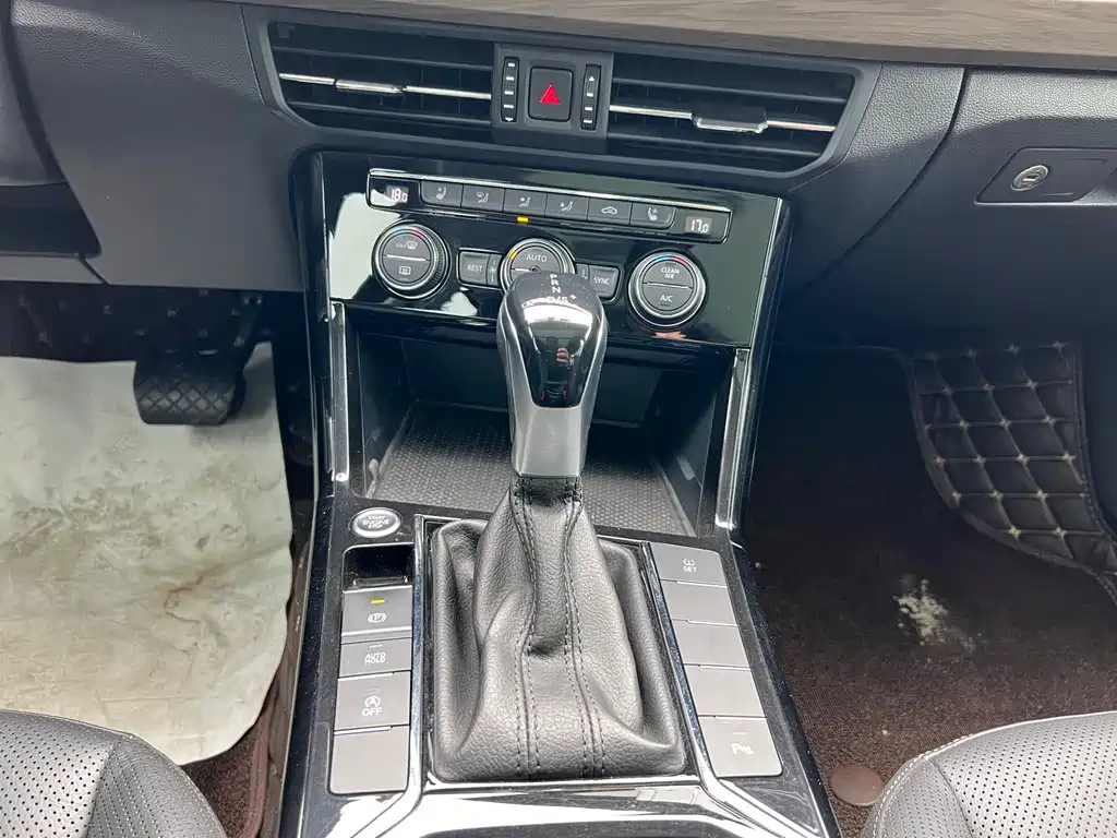 VOLKSWAGEN PASSAT 2020