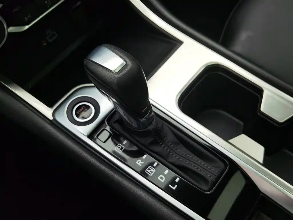 NISSAN SYLPHY 2020