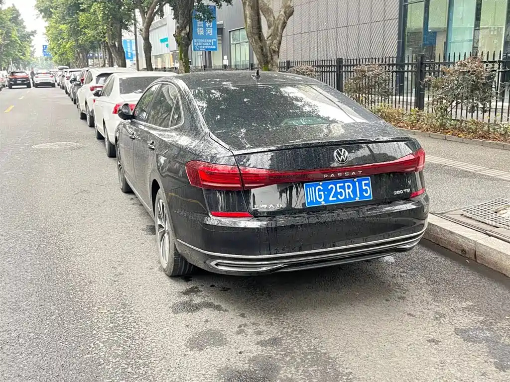 VOLKSWAGEN PASSAT 2023