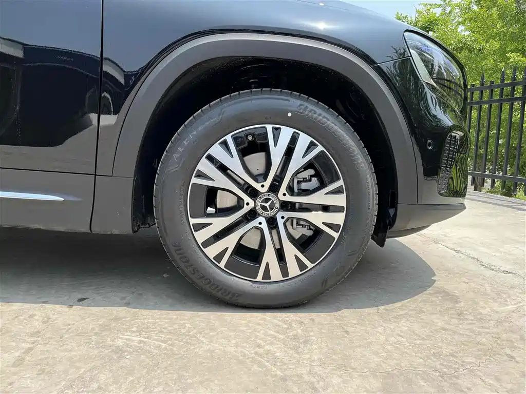 MERCEDES BENZ GLB 2024
