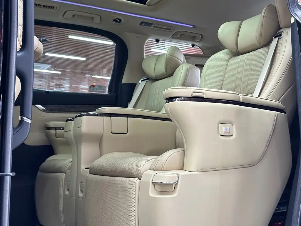 TOYOTA ALPHARD 2018