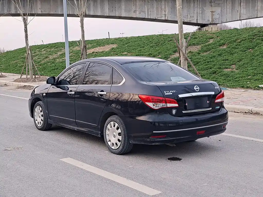NISSAN SYLPHY 2014