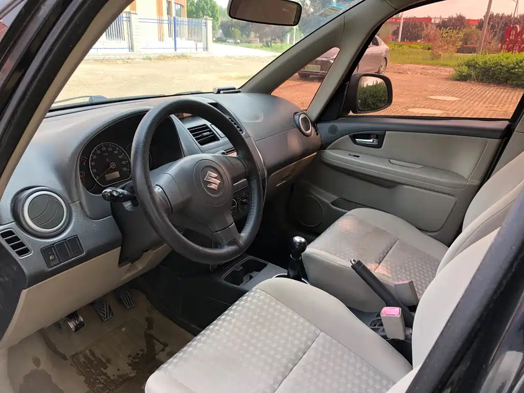 SUZUKI SX4 2010