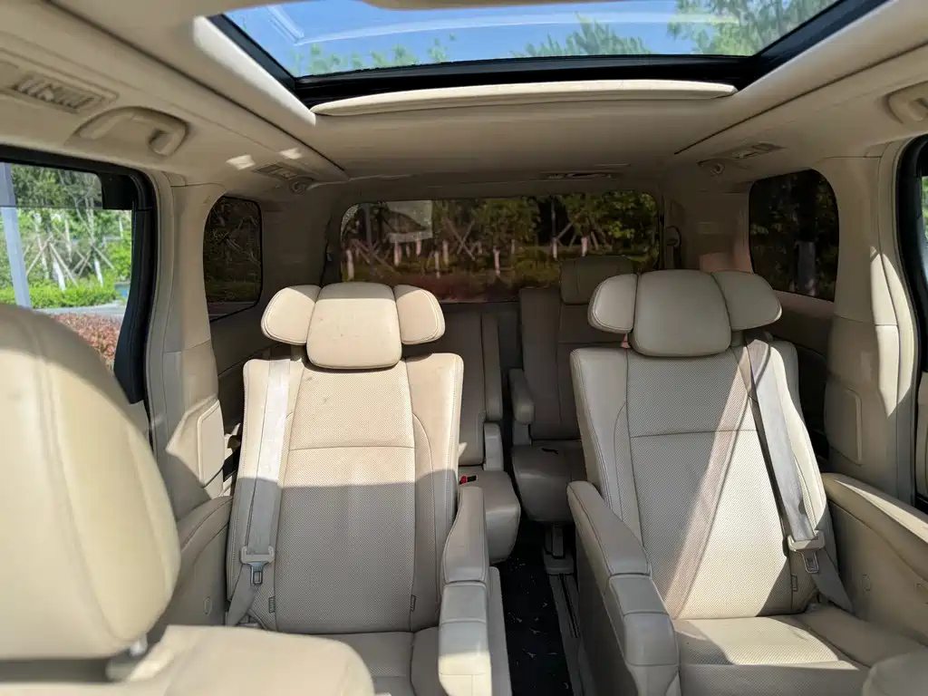 TOYOTA ALPHARD 2012