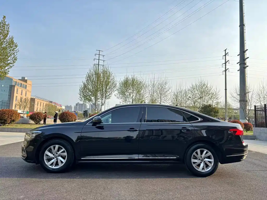 VOLKSWAGEN PASSAT 2022
