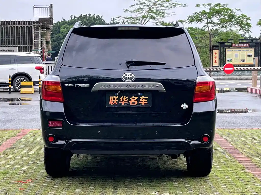 TOYOTA HIGHLANDER 2011