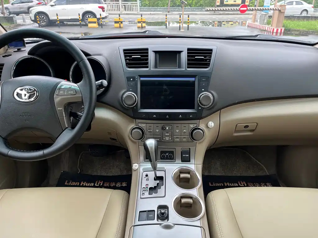 TOYOTA HIGHLANDER 2011