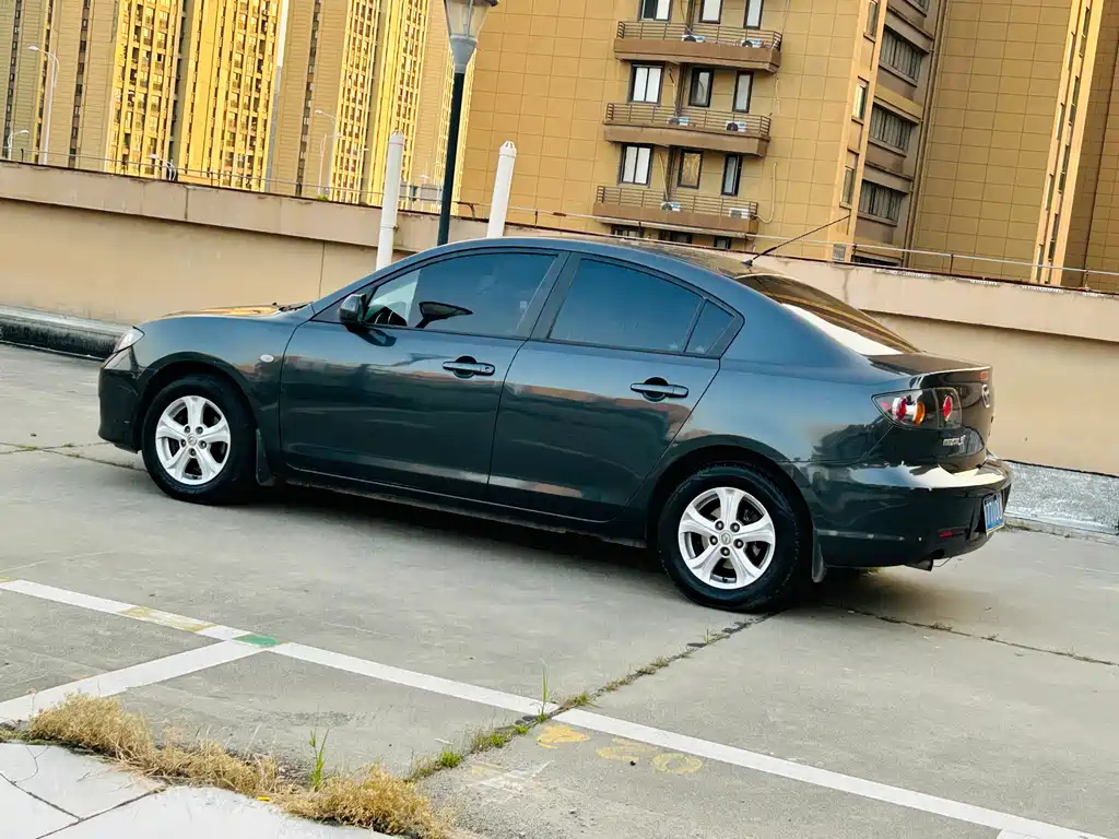 MAZDA 3 2012