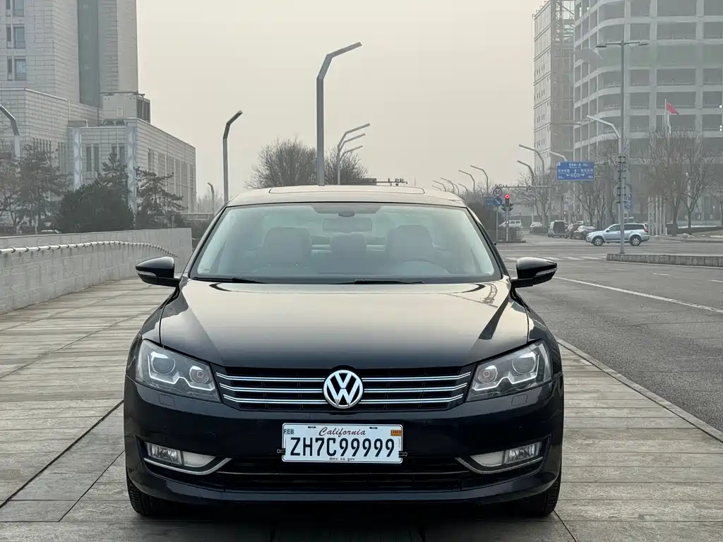 VOLKSWAGEN PASSAT 2011