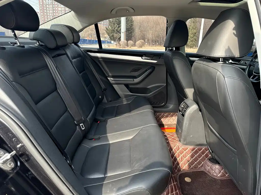 VOLKSWAGEN SAGITAR 2018