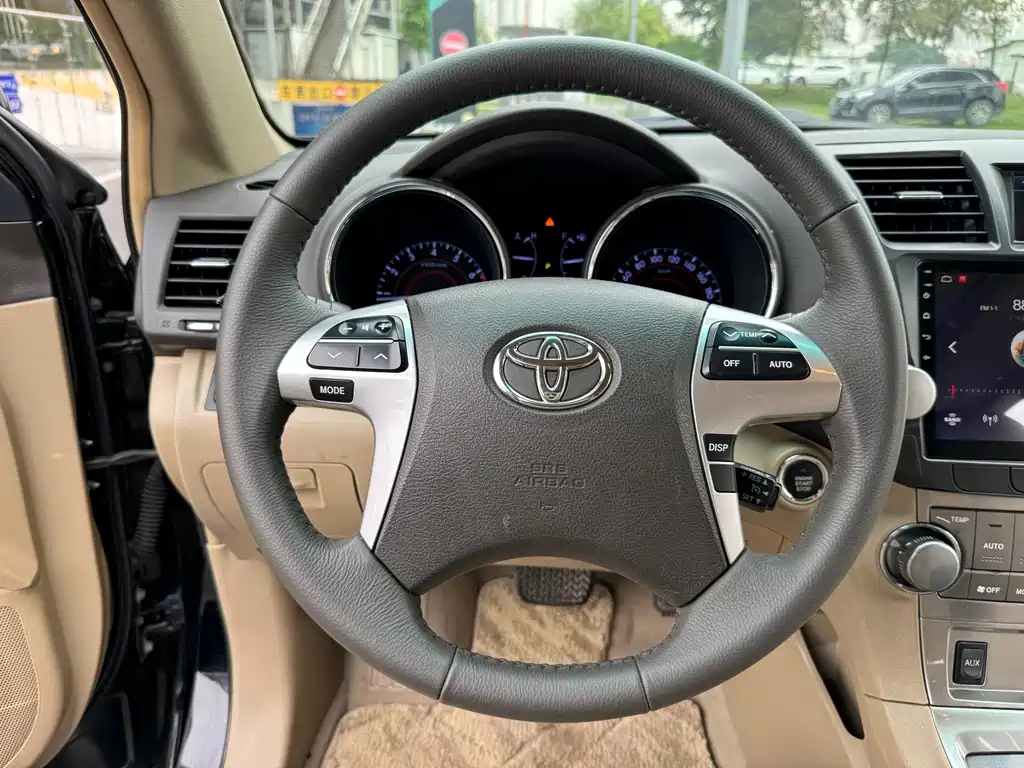 TOYOTA HIGHLANDER 2014