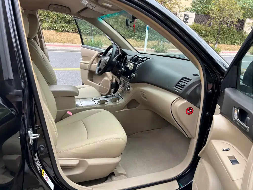 TOYOTA HIGHLANDER 2015