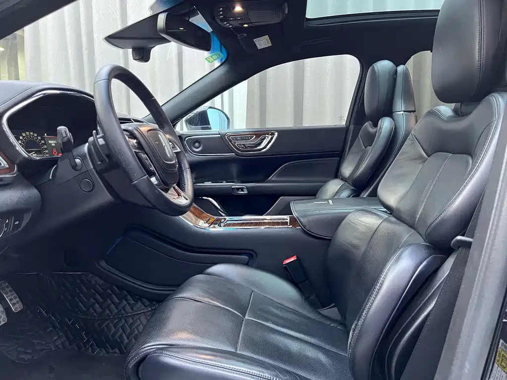 LINCOLN CONTINENTAL 2019