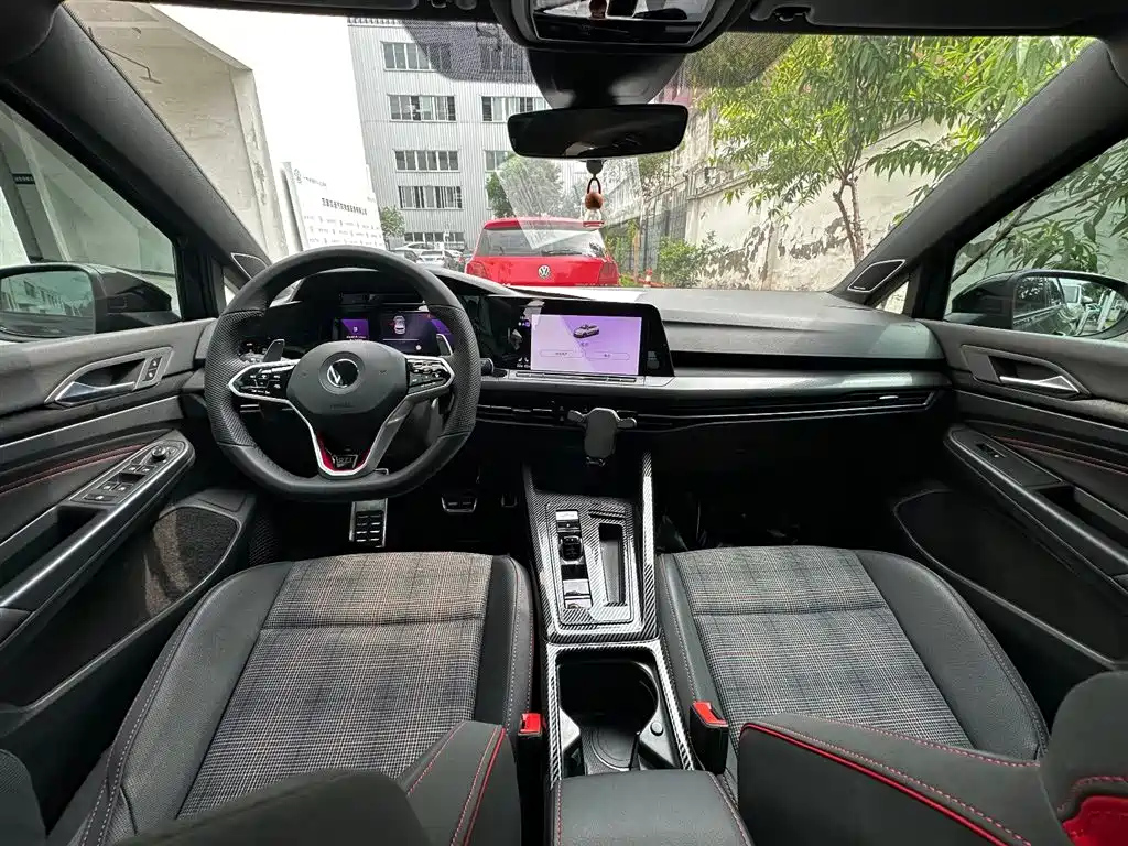 VOLKSWAGEN GOLF 2022