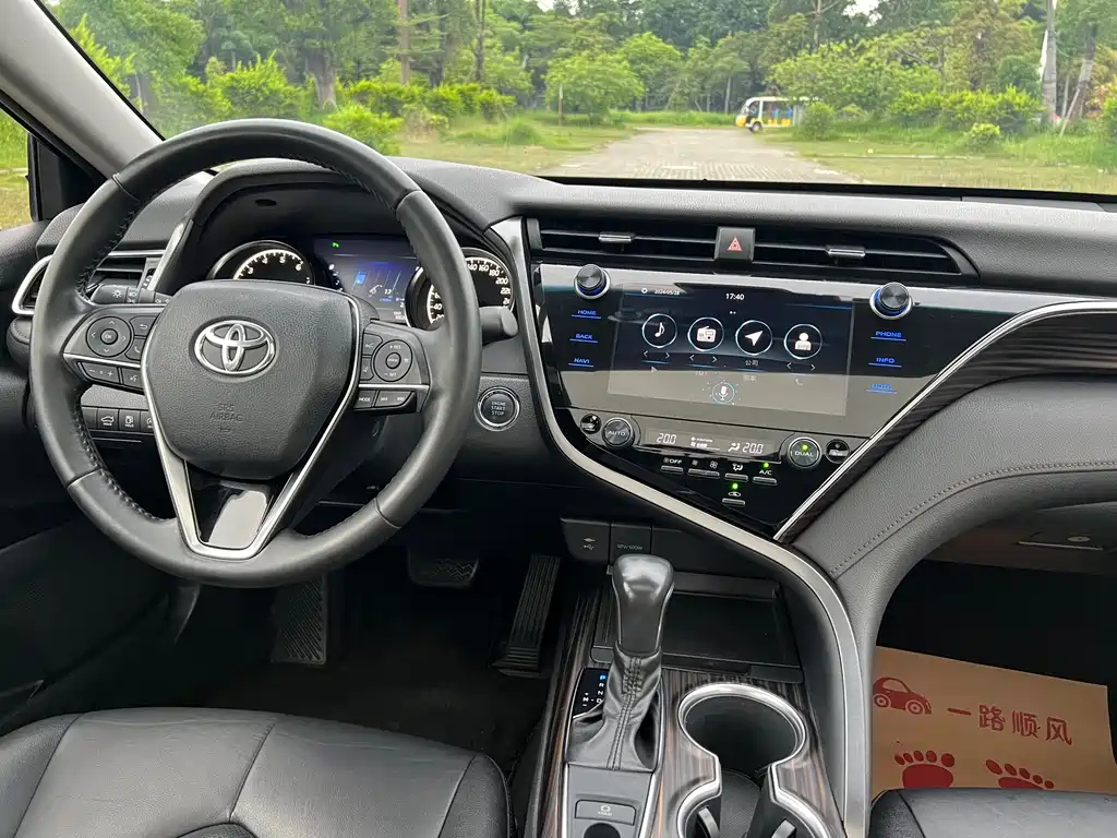 TOYOTA CAMRY 2019