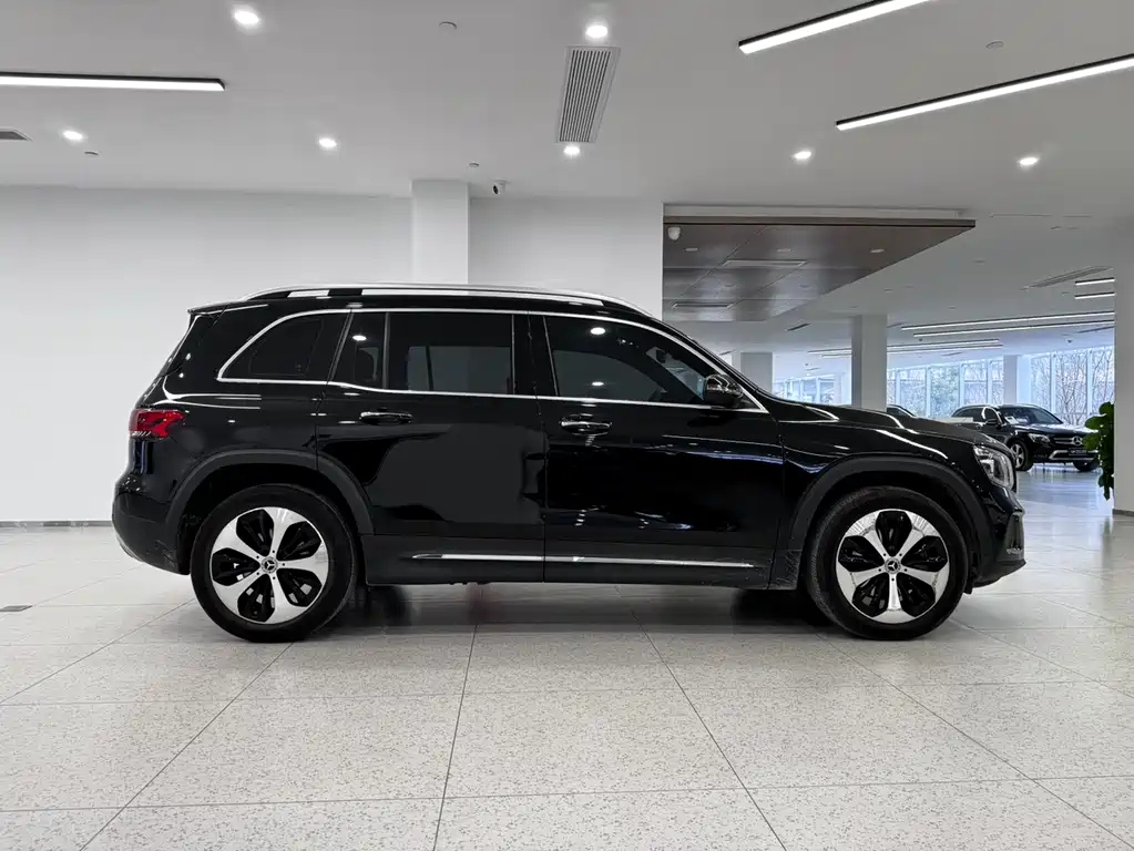 MERCEDES BENZ GLB 2023