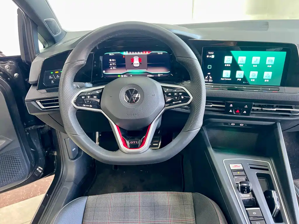 VOLKSWAGEN GOLF GTI 2021