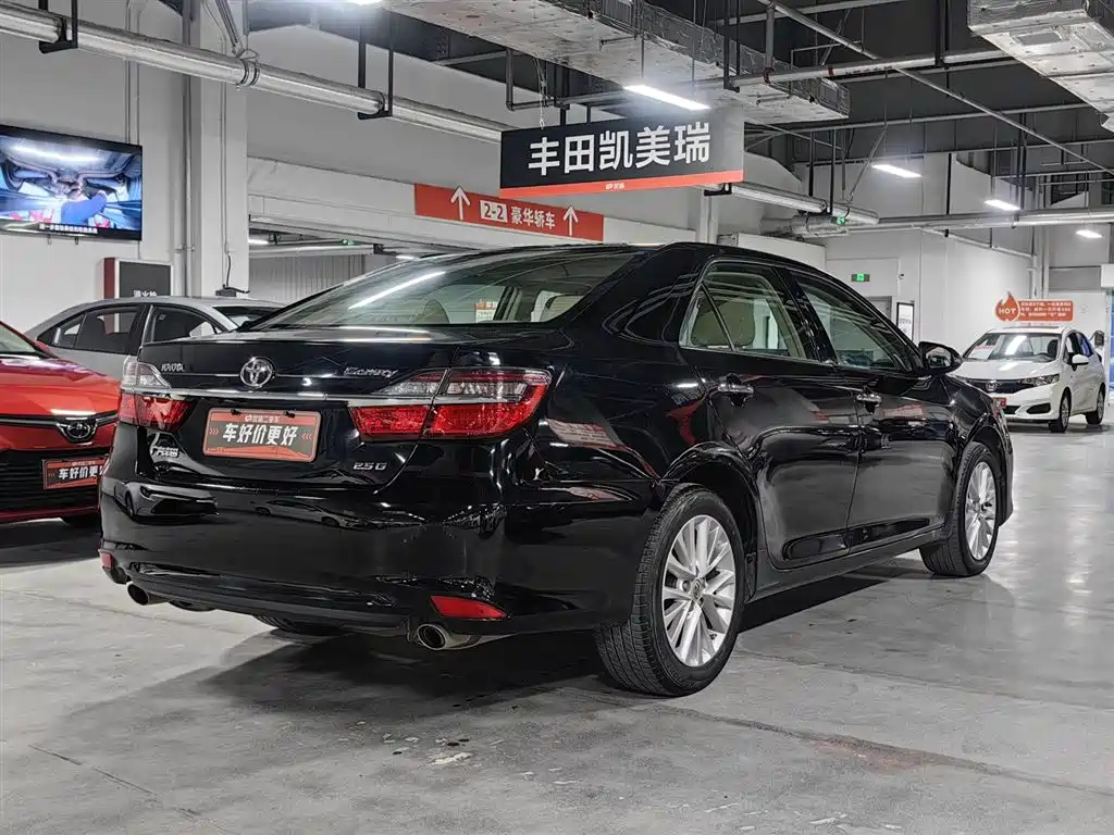 TOYOTA CAMRY 2016