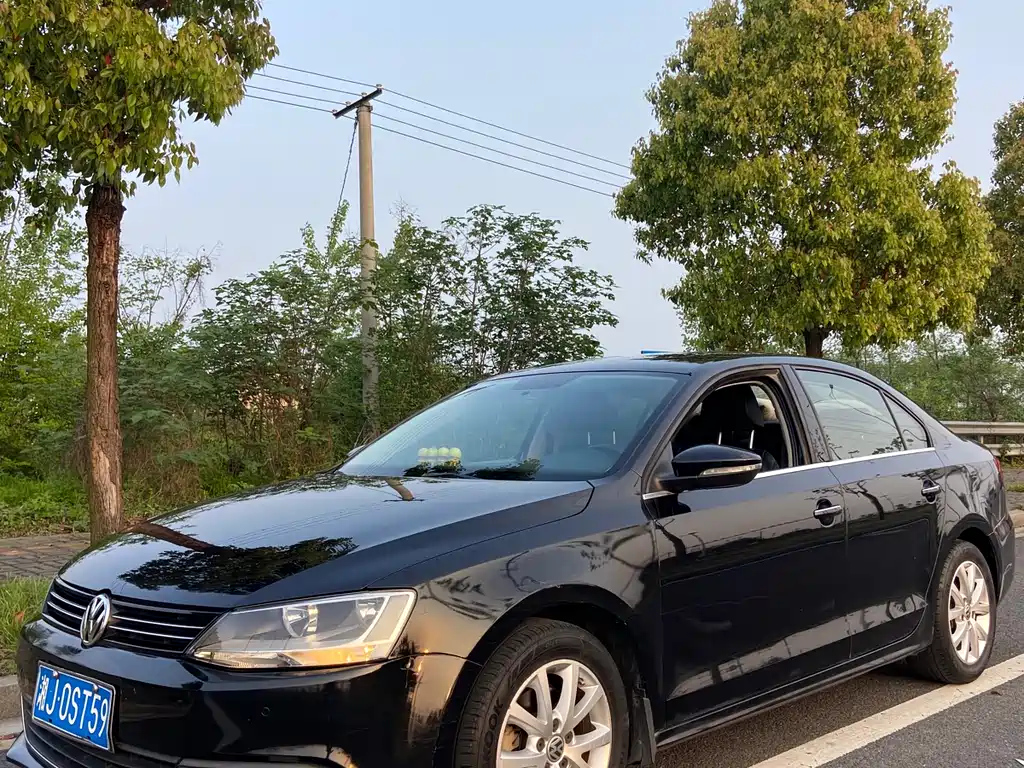 VOLKSWAGEN SAGITAR 2012