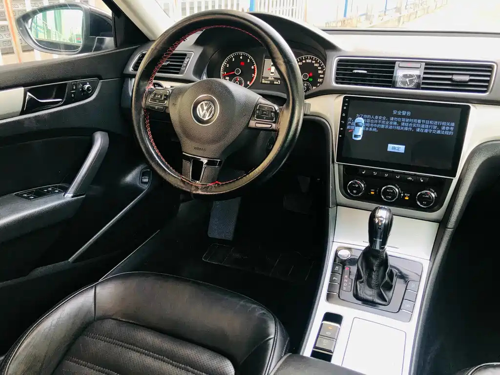 VOLKSWAGEN PASSAT 2015