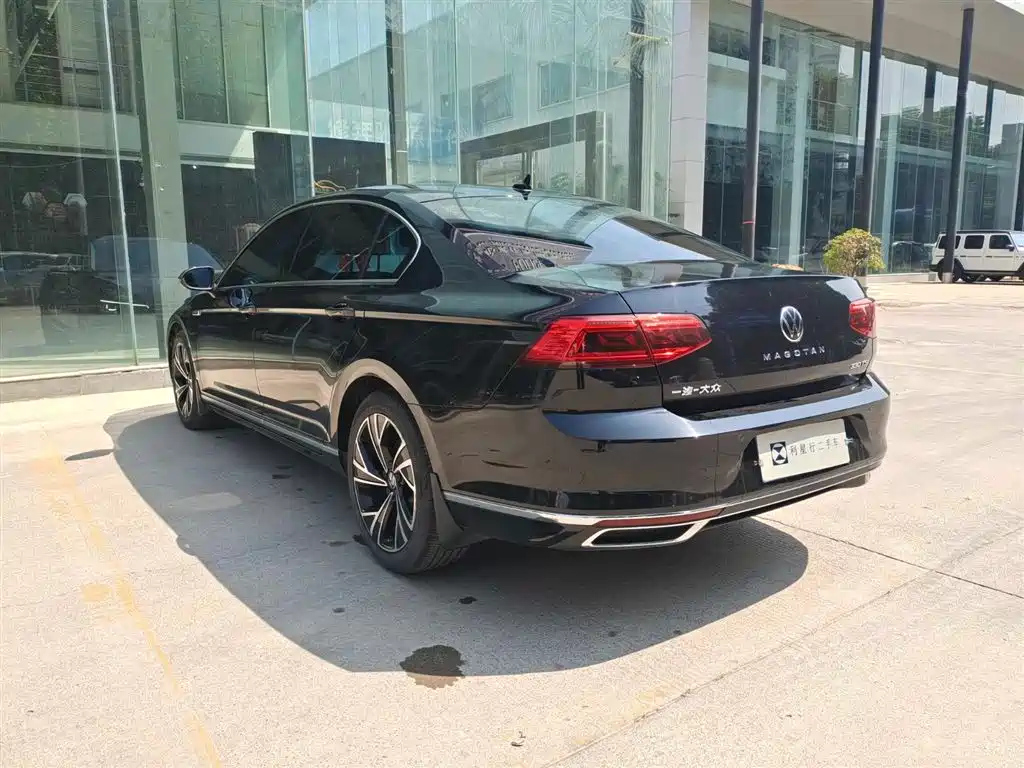 VOLKSWAGEN MAGOTAN 2021