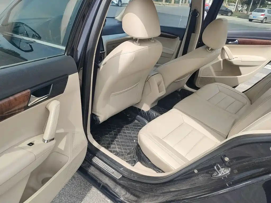 VOLKSWAGEN LAVIDA 2013