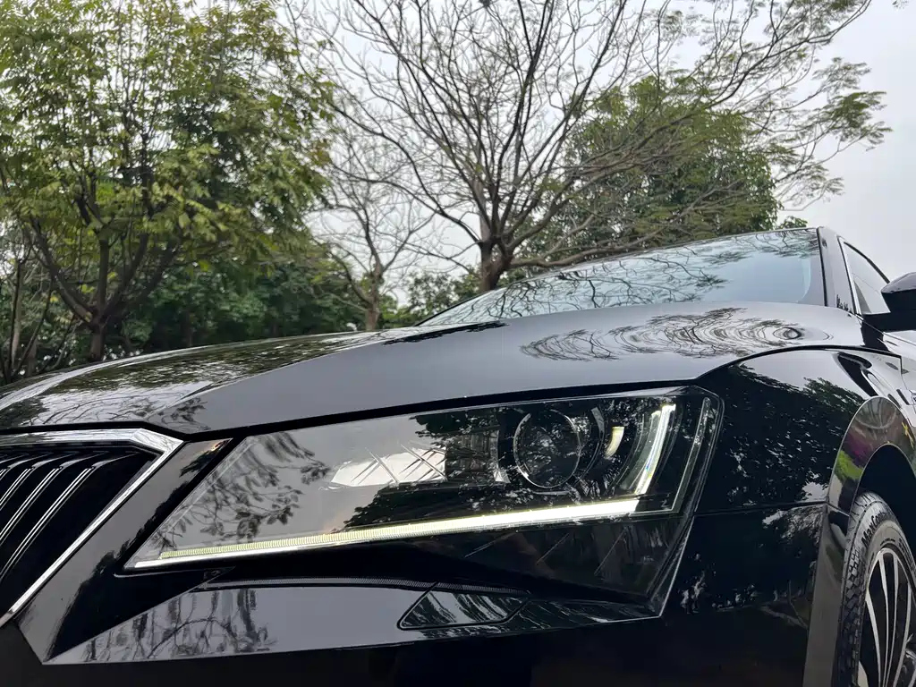 SKODA SUPERB 2017