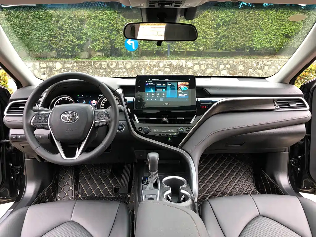 TOYOTA CAMRY 2023