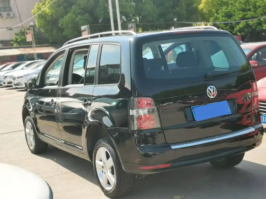 VOLKSWAGEN TOURAN 2013
