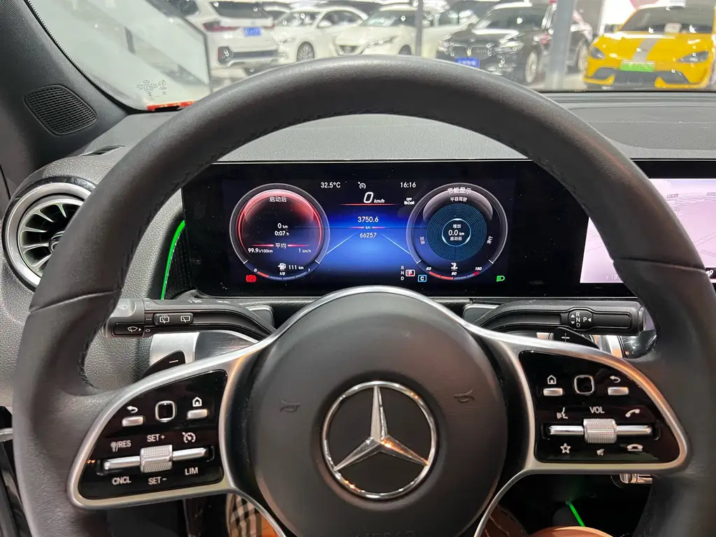 MERCEDES BENZ GLB 2023
