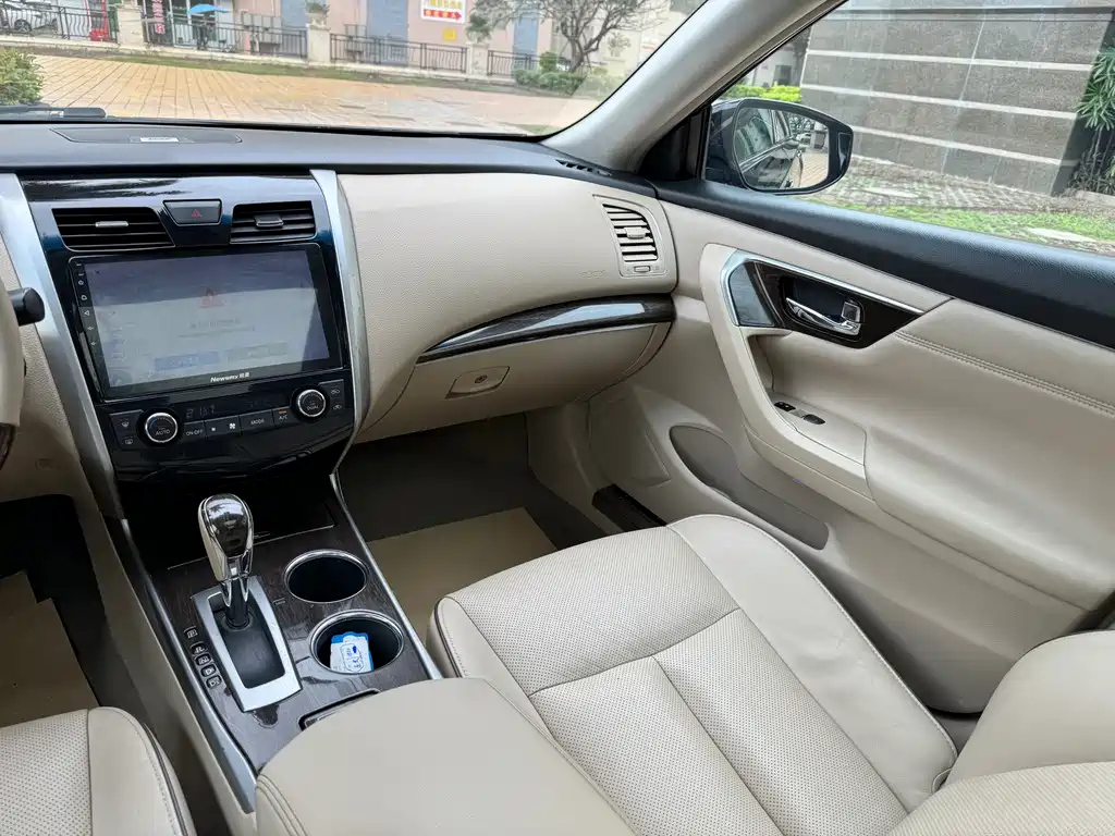 NISSAN TEANA 2015