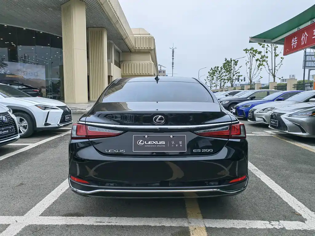 LEXUS ES 2020