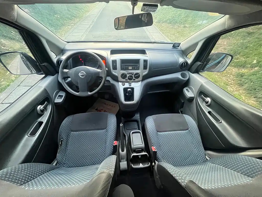 NISSAN NV200 2012