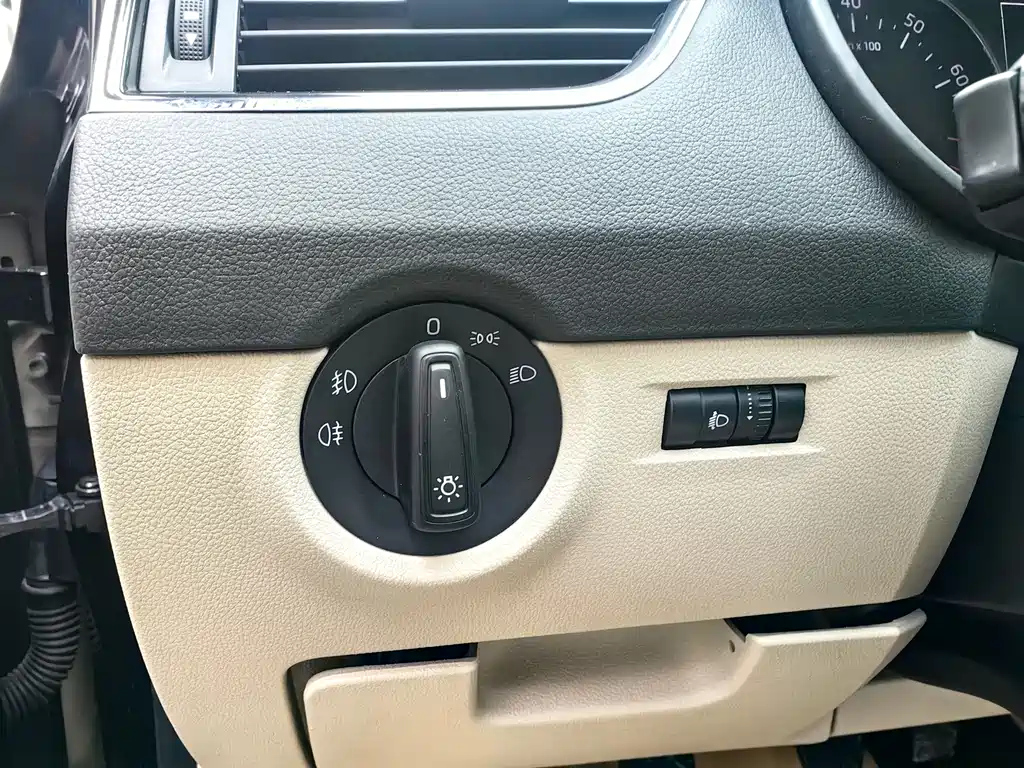 SKODA OCTAVIA 2015