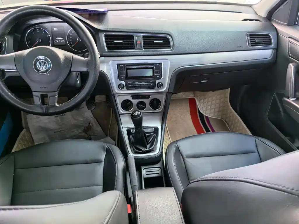 VOLKSWAGEN LAVIDA 2015
