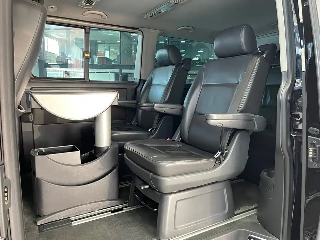 VOLKSWAGEN MULTIVAN 2013