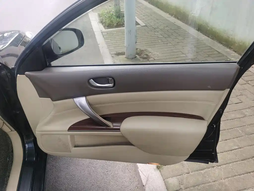 NISSAN TEANA 2010