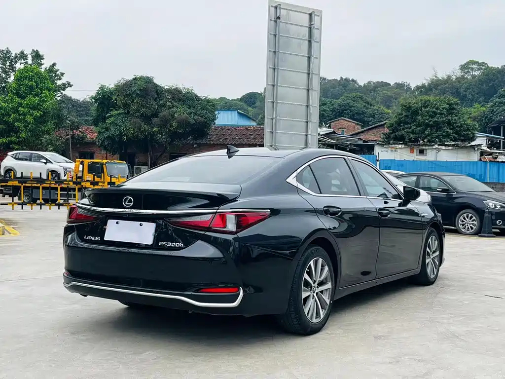 LEXUS ES 2020
