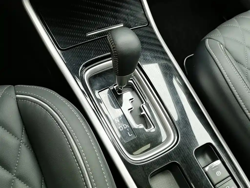 MITSUBISHI OUTLANDER 2022