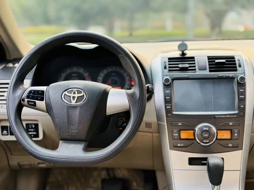 TOYOTA COROLLA 2013