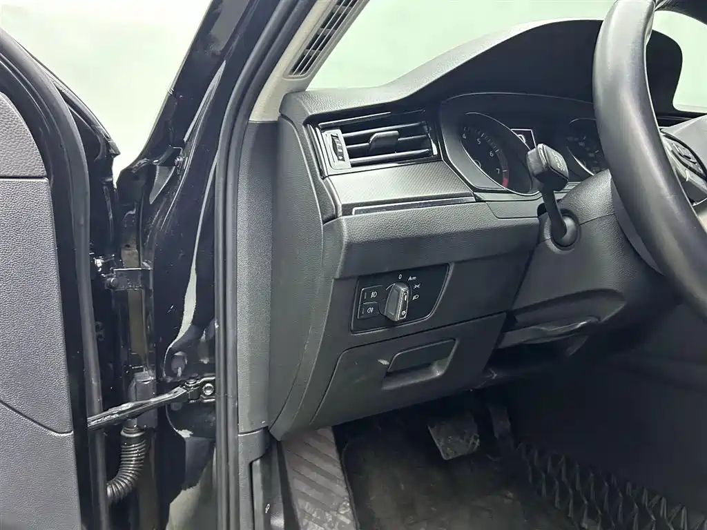 VOLKSWAGEN MAGOTAN 2020