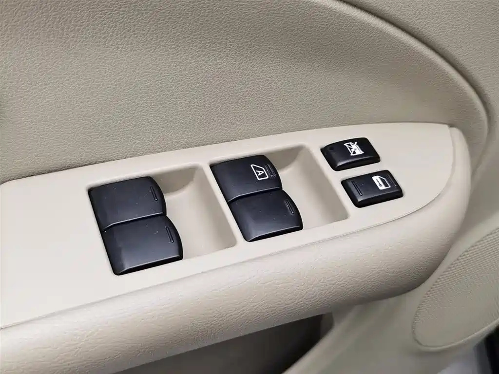 NISSAN SYLPHY 2018