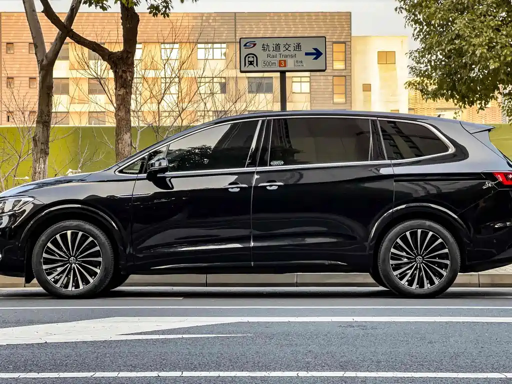 VOLKSWAGEN VILORAN 2023