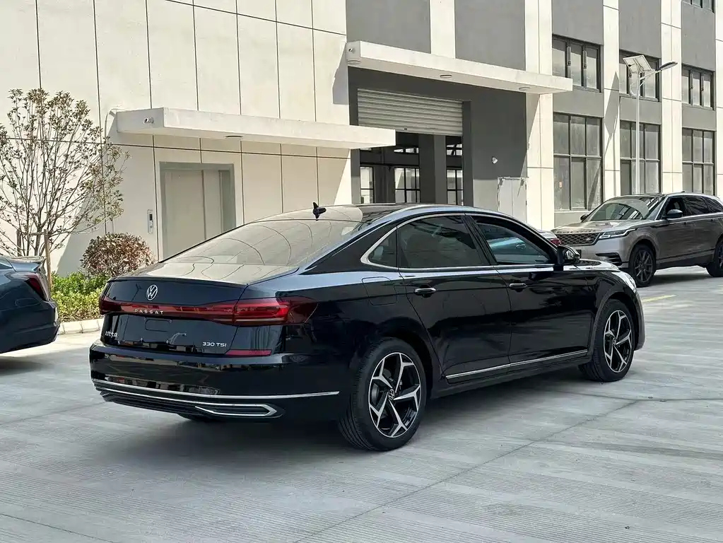 VOLKSWAGEN PASSAT 2023