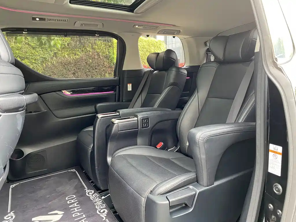 TOYOTA ALPHARD 2018