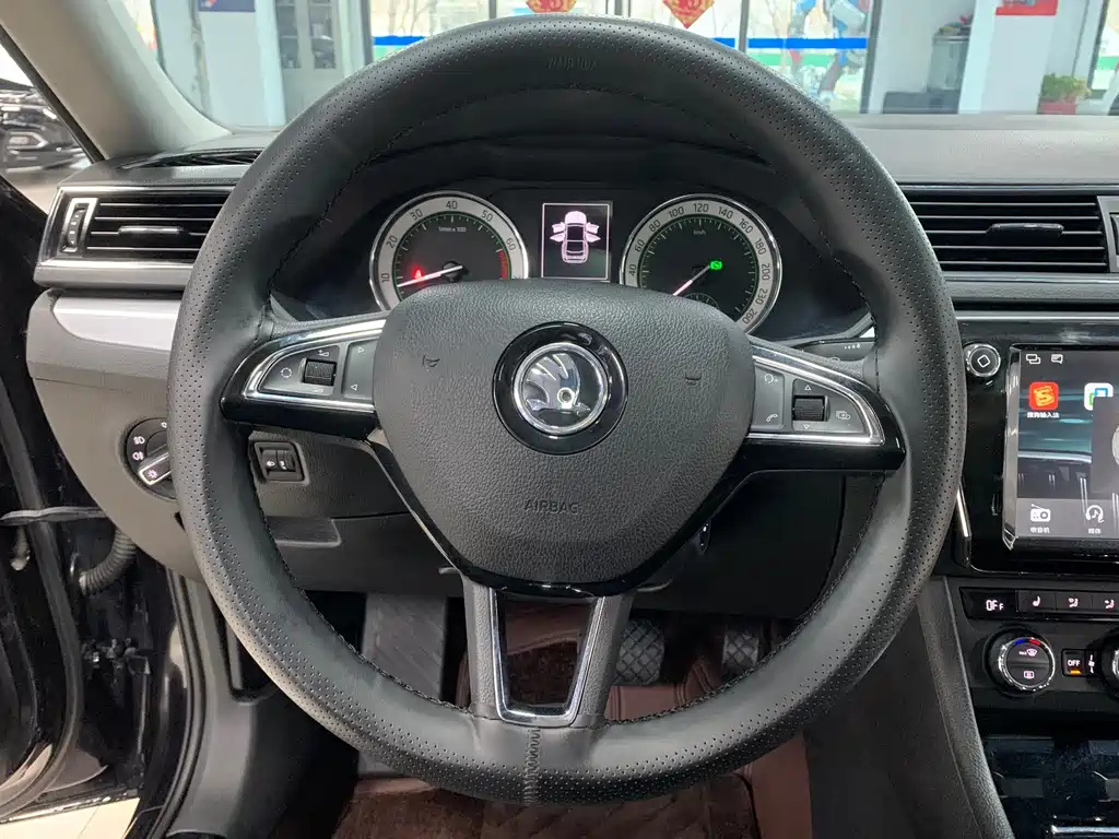SKODA SUPERB 2017