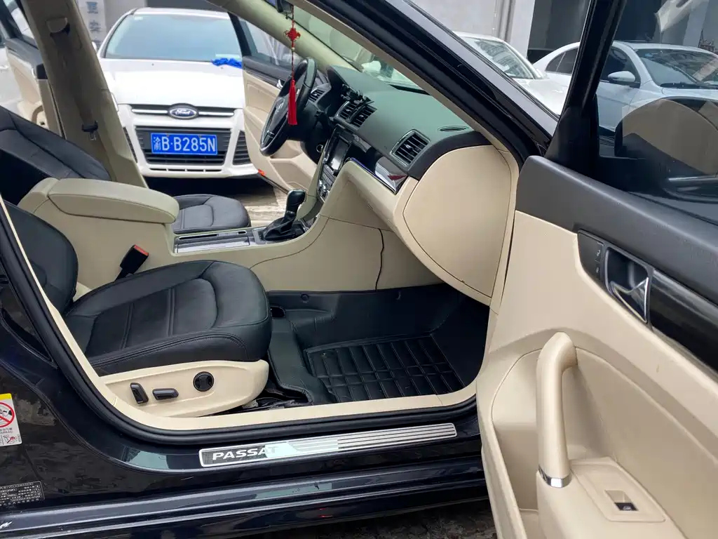 VOLKSWAGEN PASSAT 2015
