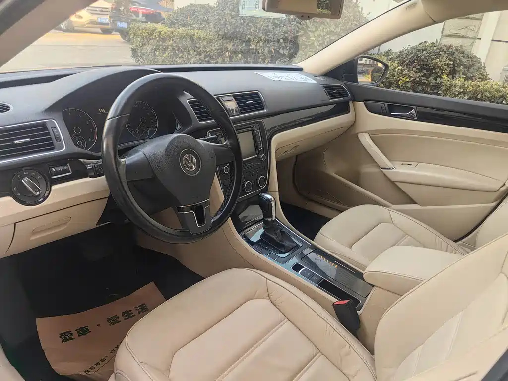 VOLKSWAGEN PASSAT 2013